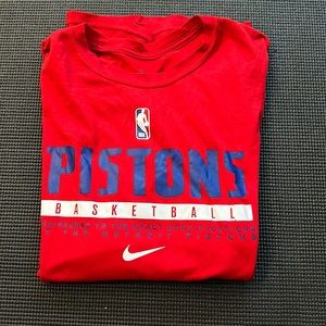 Detroit Pistons T shirt - size XXL